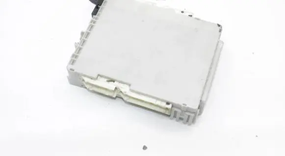 Lexus CT 200H Fuse module 8273076011