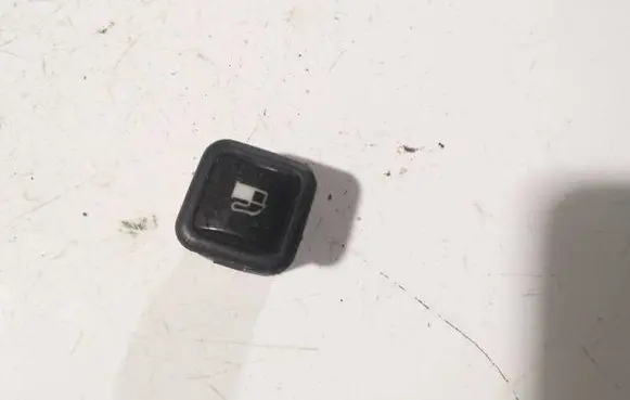 Volkswagen Golf IV Fuel tank opening switch 