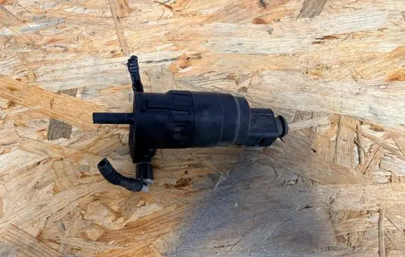 Volkswagen Golf IV Windscreen/windshield washer pump 1T0955651A
