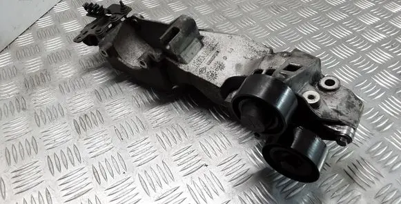 Nissan Qashqai Generator/alternator bracket 8200527320