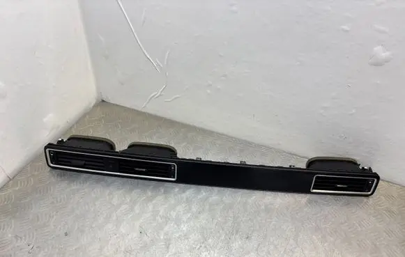 Volvo V70 Dash center air vent grill 30715143