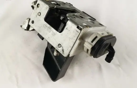 Audi A8 S8 D3 4E Rear door lock 4D0839015