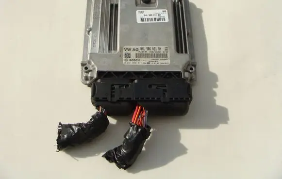 Audi A5 8T 8F Engine control unit/module 04L906021BH