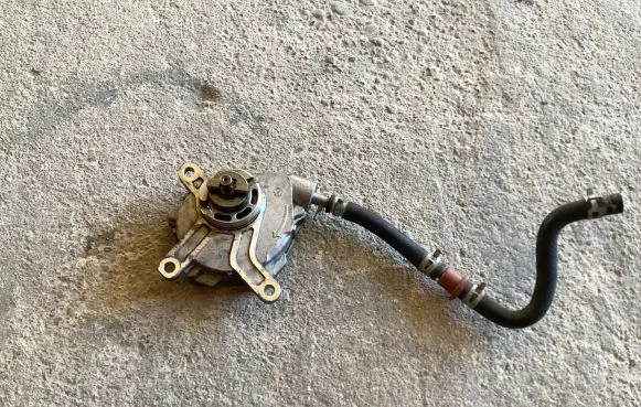 Toyota RAV 4 (XA30) Oil pump 15010758