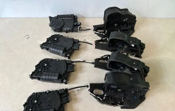 BMW M5 Front door soft close latching motor 7185691 7185690 7154516