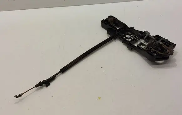 Volkswagen PASSAT B6 Rear door exterior handle/bracket 3C0837885J