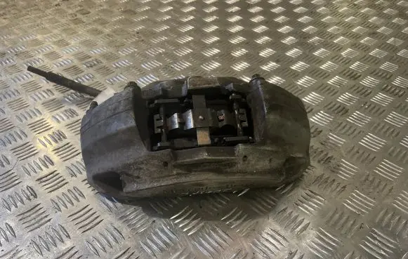 Mercedes-Benz C W205 Front brake caliper