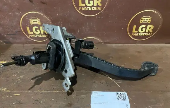 Volvo S40 Clutch pedal 30748726