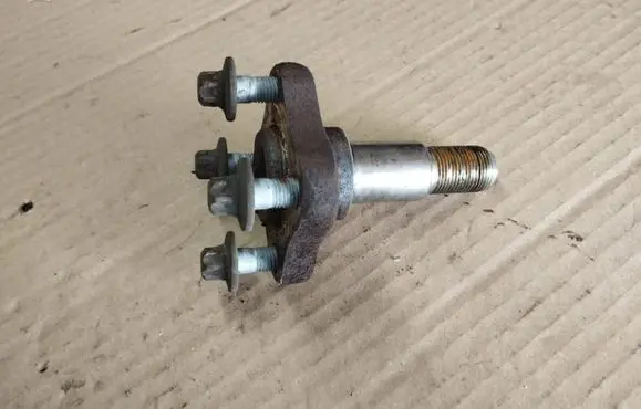 Nissan Note (E11) Stub axle 