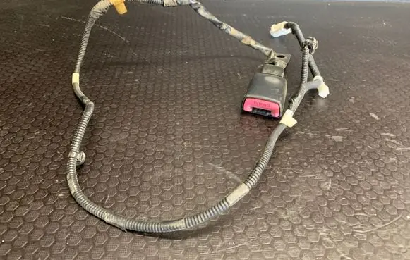Lexus IS 220D-250-350 Front seatbelt buckle E034501 B480
