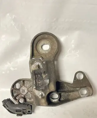 Audi A4 S4 B5 8D Engine mounting bracket 8D0199352H