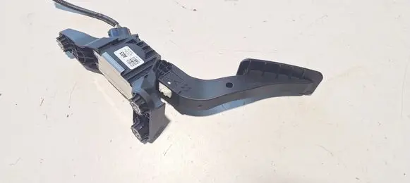 Hyundai Kona I Accelerator throttle pedal 00136810