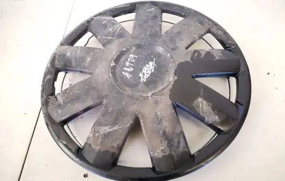 Volkswagen PASSAT B4 R14 wheel hub/cap/trim 
