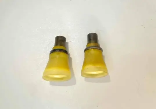 Mercedes-Benz W123 Fuel Injector clamp holder 