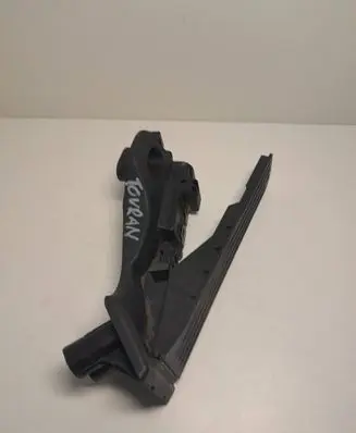 Accelerator throttle pedal
