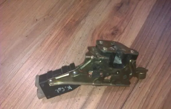 Opel Omega B1 Rear door lock 90503797