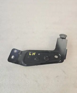 Volvo XC90 Fender mounting bracket