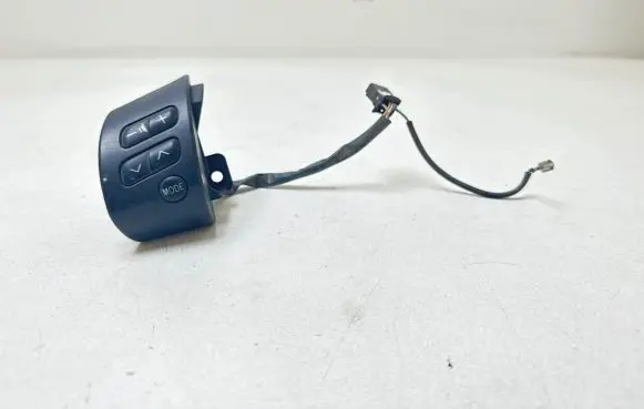 Toyota Corolla Verso AR10 Steering wheel buttons/switches 