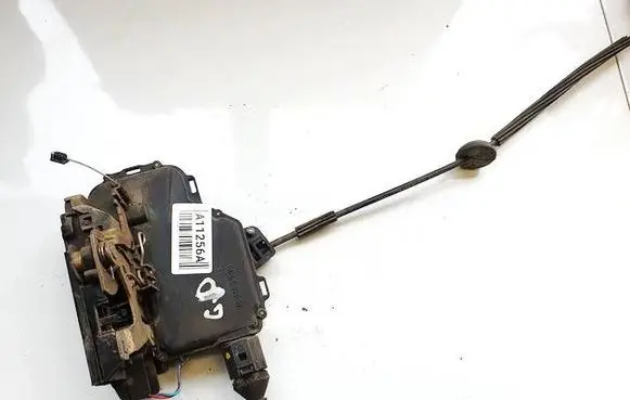Volkswagen PASSAT B5 Rear door lock 