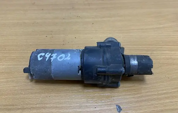 Mercedes-Benz E W210 Water pump 0018353564 C4702