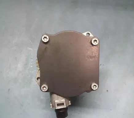 BMW X5 E70 Vacuum pump 11667558344