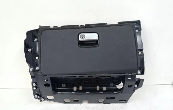 Glove box