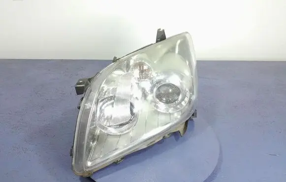 Toyota Avensis Verso Headlight/headlamp