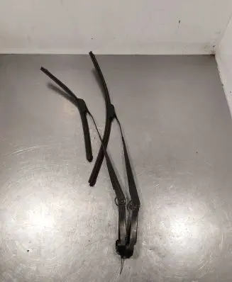 Nissan Navara D40 Front wiper blade arm 39568LHDD