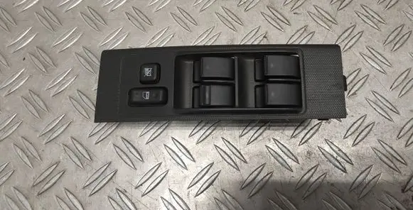 Toyota Corolla Verso AR10 Electric window control switch 848200F030