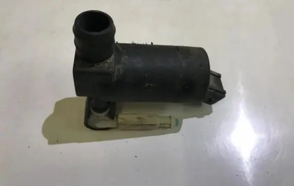Ford Mondeo Mk III Windscreen/windshield washer pump 1s7117k624fa 1s71-17k624-fa