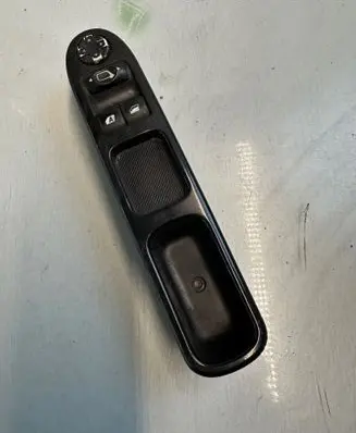 Peugeot 207 Electric window control switch E2986006