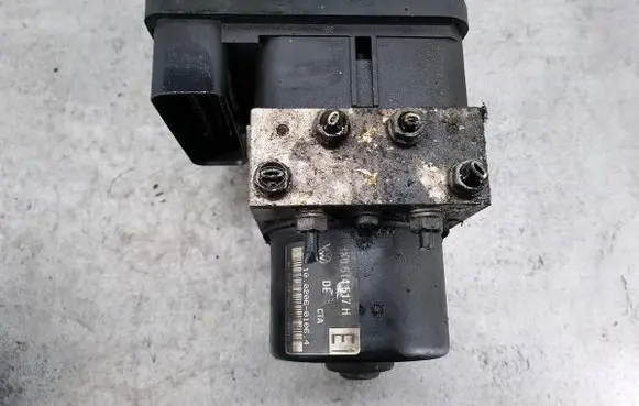 Volkswagen Golf V ABS Pump