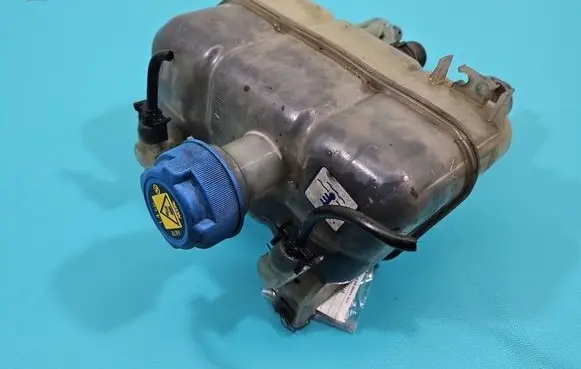 Coolant expansion tank/reservoir