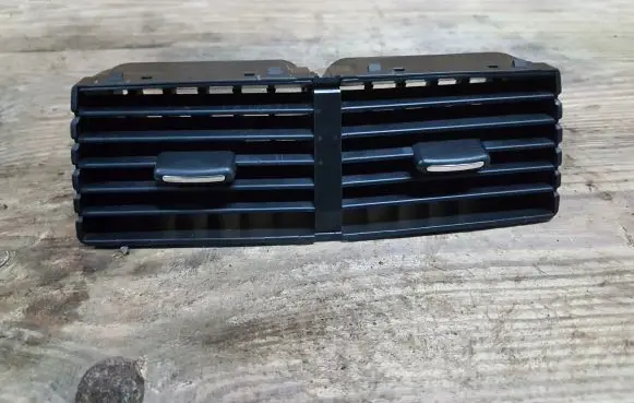 Subaru Impreza III Dash center air vent grill