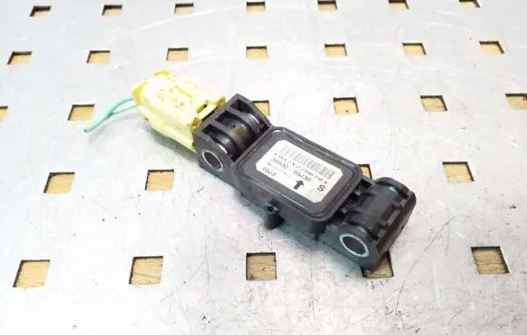 Suzuki Grand Vitara II Airbag deployment crash/impact sensor 3893065J30