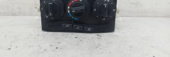 Mercedes-Benz A W168 Climate control unit 1688300485 Q144999 3298HW3997