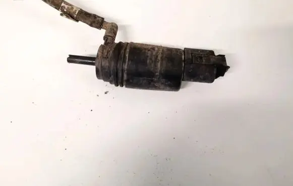 BMW 5 E39 Windscreen/windshield washer pump 67128377612