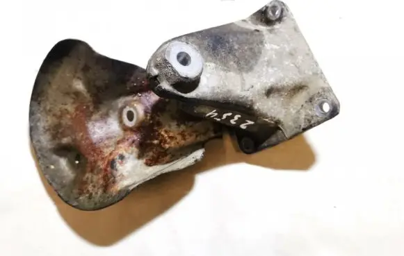Mercedes-Benz E W210 Engine mounting bracket