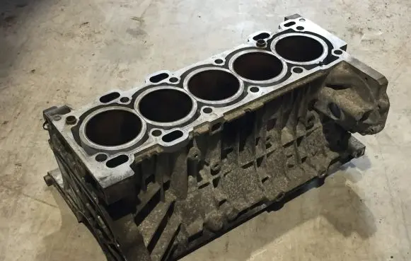 Volvo V70 Engine block VOLVO100184 100184