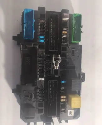 Opel Zafira B Fuse module 13206762