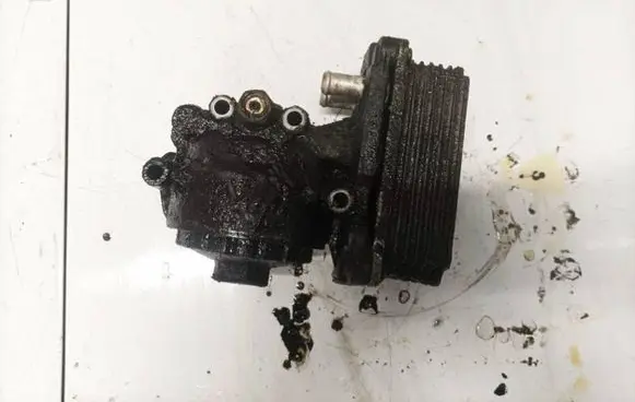 Ford Mondeo Mk III Oil filter cover 