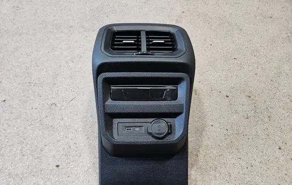 Other center console (tunnel) element