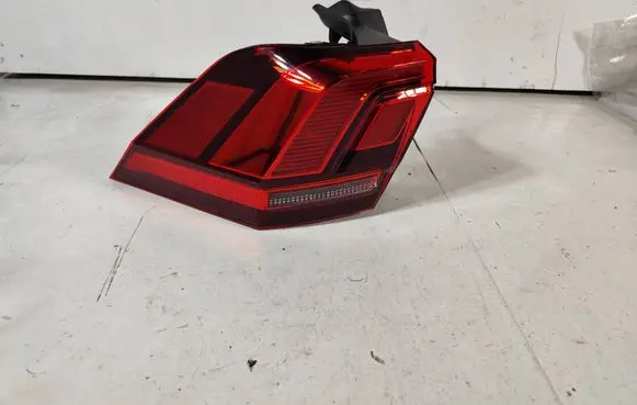 Volkswagen Tiguan Rear/tail lights 5NA945095B 2SD91251901 00007694