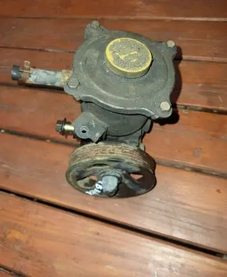 Subaru Forester SF Power steering pump