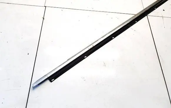 Volkswagen Jetta V Front door glass trim molding 1K5837475B