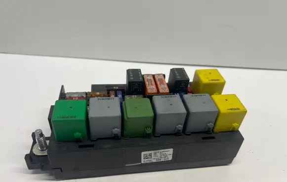 Mercedes-Benz ML W164 Fuse module A1645400672 13532289 5072426