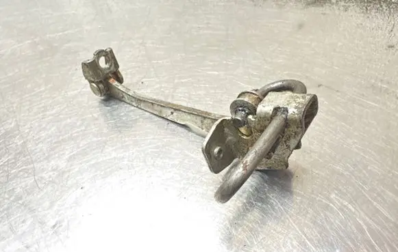 Opel Zafira A Front door check strap stopper 24434087