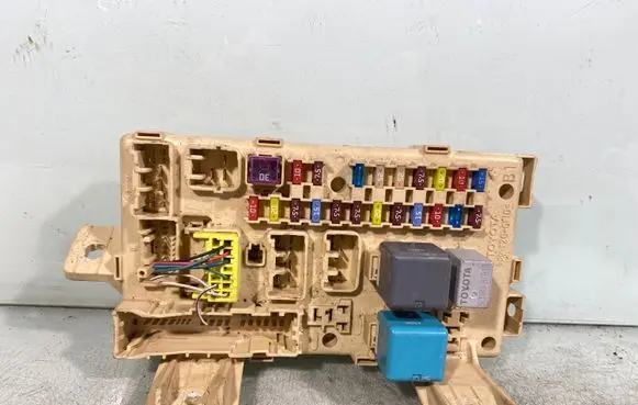 Toyota Corolla Verso AR10 Fuse box set 892210f020