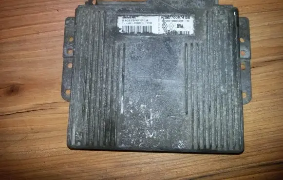 Renault Espace III Engine control unit/module hom7700874128 s103750010a