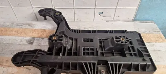 Volkswagen Touran I Battery box tray 1K0915333C